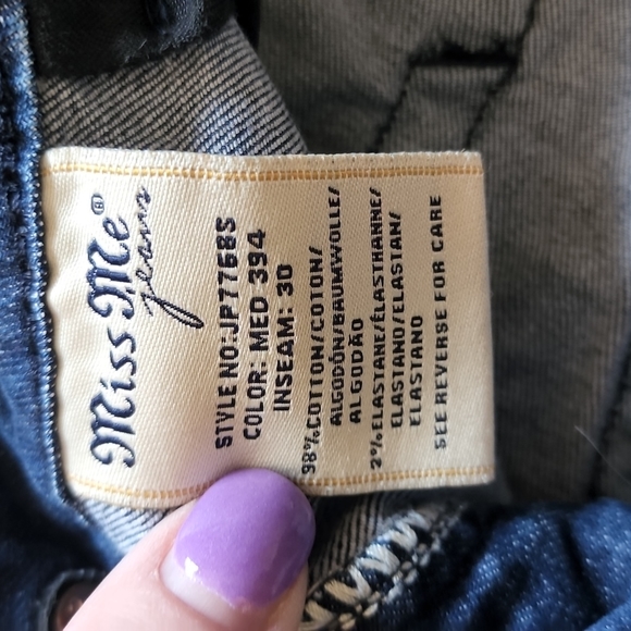 🥰HP🥰 EUC Miss Me: Signature Skinny Stretch Jean, Dark/Light contrasted wash - Picture 8 of 9
